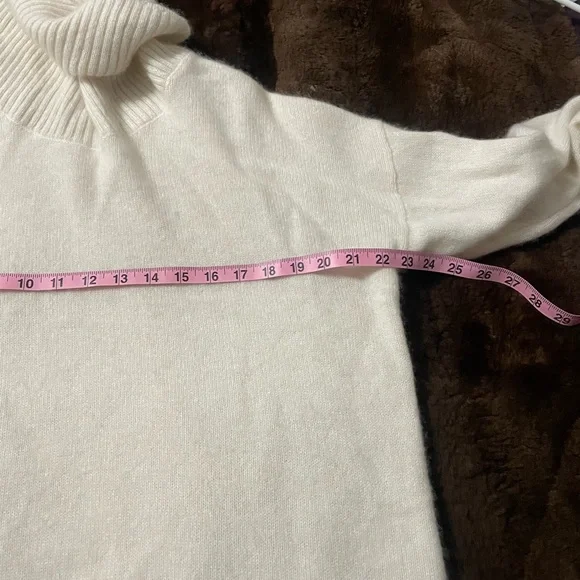 Rachael Zoe 2-Ply Cashmere Cream Turtleneck Sweater - Picture 7 of 11